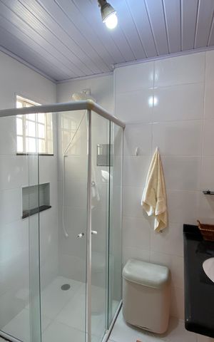 Casa à venda com 240m², 4 quartos e 4 vagas Casa à venda com 240m², 4 quartos e 4 vagasEdícula