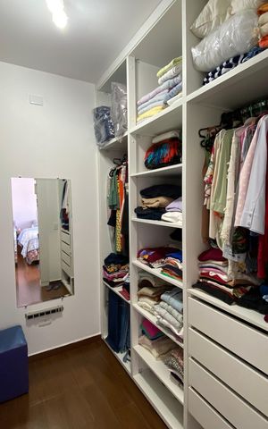Casa à venda com 240m², 4 quartos e 4 vagas Casa à venda com 240m², 4 quartos e 4 vagasQuarto 1 Closet