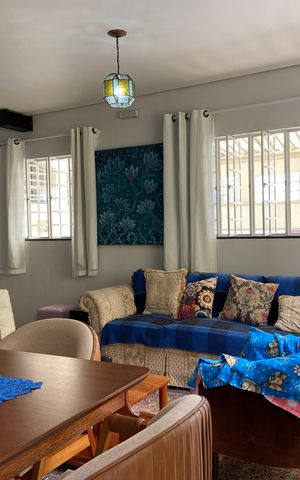 Casa à venda com 240m², 4 quartos e 4 vagas Casa à venda com 240m², 4 quartos e 4 vagasSala