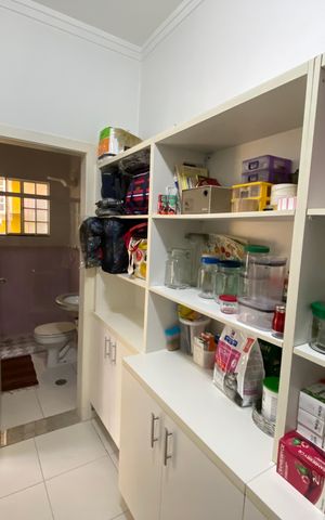 Casa à venda com 240m², 4 quartos e 4 vagas Casa à venda com 240m², 4 quartos e 4 vagasDispensa