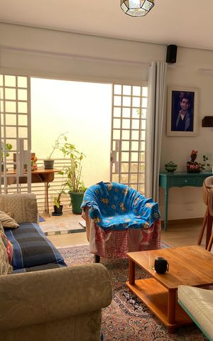 Casa à venda com 240m², 4 quartos e 4 vagas Casa à venda com 240m², 4 quartos e 4 vagasSala