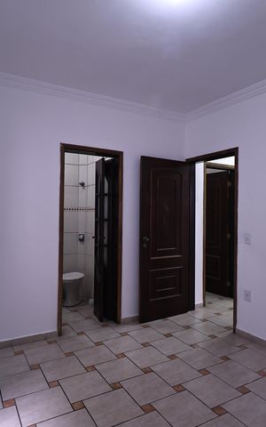 Casa à venda com 300m², 3 quartos e 3 vagas Casa à venda com 300m², 3 quartos e 3 vagasSuite