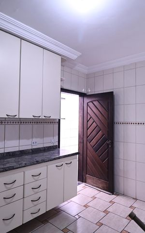 Casa à venda com 300m², 3 quartos e 3 vagas Casa à venda com 300m², 3 quartos e 3 vagasCozinha