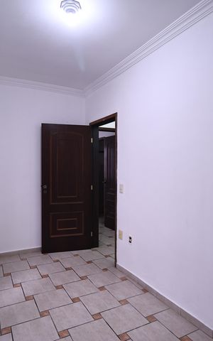 Casa à venda com 300m², 3 quartos e 3 vagas Casa à venda com 300m², 3 quartos e 3 vagasQuarto 2