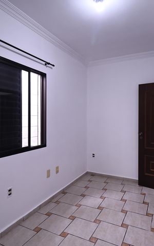 Casa à venda com 300m², 3 quartos e 3 vagas Casa à venda com 300m², 3 quartos e 3 vagasQuarto 2