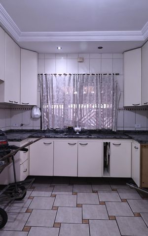Casa à venda com 300m², 3 quartos e 3 vagas Casa à venda com 300m², 3 quartos e 3 vagasCozinha