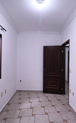 Casa à venda com 300m², 3 quartos e 3 vagas Casa à venda com 300m², 3 quartos e 3 vagasQuarto 2