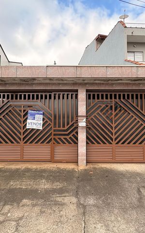 Casa à venda com 300m², 3 quartos e 3 vagas Casa à venda com 300m², 3 quartos e 3 vagasFachada + placa grande WYNY-102