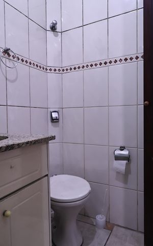 Casa à venda com 300m², 3 quartos e 3 vagas Casa à venda com 300m², 3 quartos e 3 vagasBanheiro da Suíte