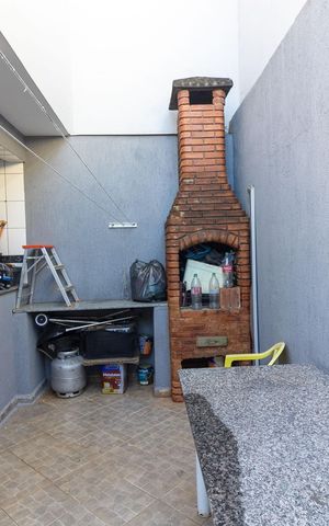 Casa à venda com 120m², 3 quartos e 2 vagas Casa à venda com 120m², 3 quartos e 2 vagasQuintal