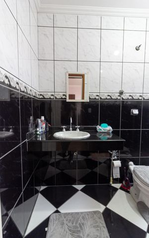 Casa à venda com 120m², 3 quartos e 2 vagas Casa à venda com 120m², 3 quartos e 2 vagasBanheiro Suíte