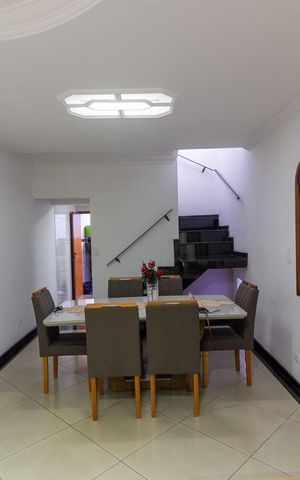 Casa à venda com 120m², 3 quartos e 2 vagas Casa à venda com 120m², 3 quartos e 2 vagasSala