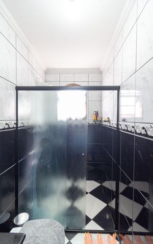Casa à venda com 120m², 3 quartos e 2 vagas Casa à venda com 120m², 3 quartos e 2 vagasBanheiro Suíte