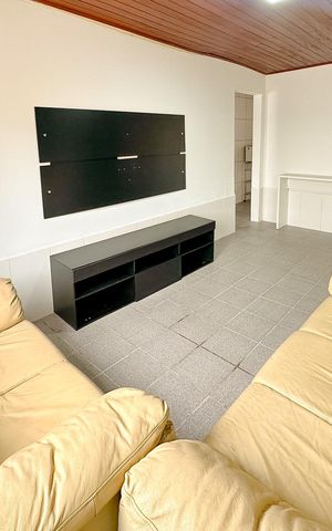 Casa para alugar com 70m², 2 quartos e 2 vagasSala de TV