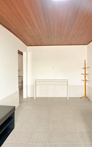 Casa para alugar com 70m², 2 quartos e 2 vagasSala de TV