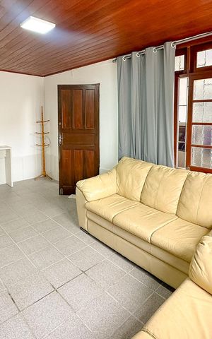 Casa para alugar com 70m², 2 quartos e 2 vagasSala de TV