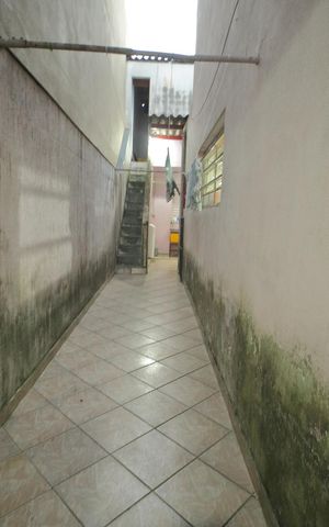 Casa à venda com 112m², 3 quartos e 2 vagasCorredor lateral 