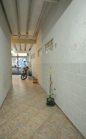 Casa à venda com 112m², 3 quartos e 2 vagasCorredor lateral 