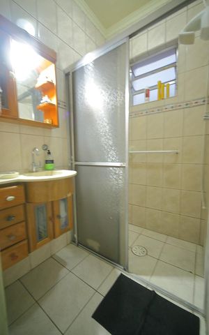 Casa à venda com 112m², 3 quartos e 2 vagasBanheiro 