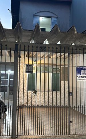 Casa à venda com 112m², 3 quartos e 2 vagasFachada 
