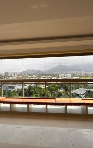 Apartamento para alugar com 260m², 4 quartos e 3 vagas Apartamento para alugar com 260m², 4 quartos e 3 vagasVaranda