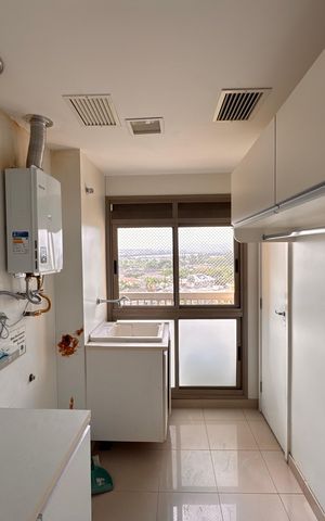 Apartamento para alugar com 260m², 4 quartos e 3 vagas Apartamento para alugar com 260m², 4 quartos e 3 vagasCozinha e Área de Serviço