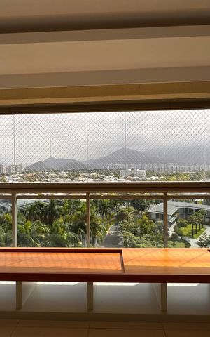 Apartamento para alugar com 260m², 4 quartos e 3 vagas Apartamento para alugar com 260m², 4 quartos e 3 vagasVaranda