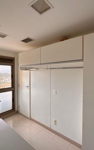 Apartamento para alugar com 260m², 4 quartos e 3 vagas Apartamento para alugar com 260m², 4 quartos e 3 vagasCozinha e Área de Serviço