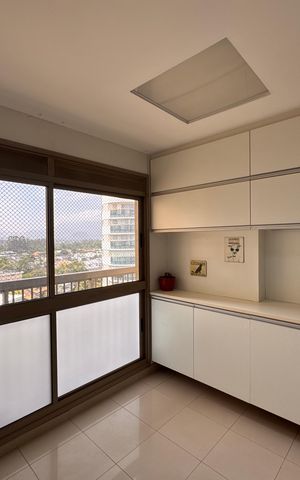 Apartamento para alugar com 260m², 4 quartos e 3 vagas Apartamento para alugar com 260m², 4 quartos e 3 vagasCozinha e Área de Serviço