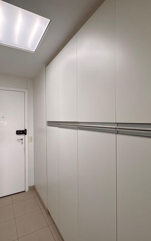 Apartamento para alugar com 260m², 4 quartos e 3 vagas Apartamento para alugar com 260m², 4 quartos e 3 vagasCozinha e Área de Serviço