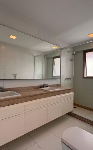 Apartamento para alugar com 260m², 4 quartos e 3 vagas Apartamento para alugar com 260m², 4 quartos e 3 vagasSuíte 1 (Master) - Banheiro