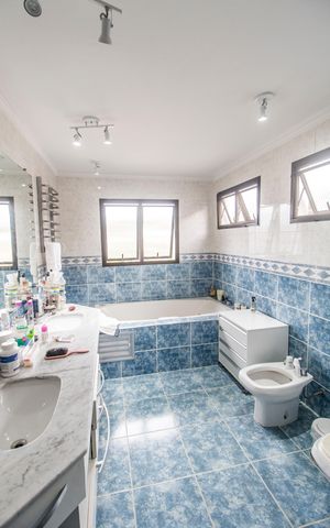 Casa de condomínio à venda com 426m², 5 quartos e 4 vagas Casa de condomínio à venda com 426m², 5 quartos e 4 vagasBanheiro da Suíte