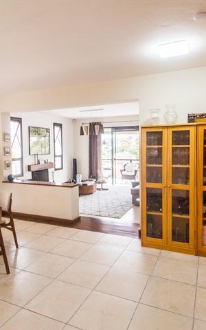 Casa de condomínio à venda com 426m², 5 quartos e 4 vagas Casa de condomínio à venda com 426m², 5 quartos e 4 vagasSala