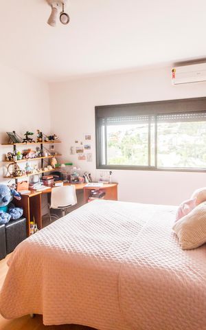 Casa de condomínio à venda com 426m², 5 quartos e 4 vagas Casa de condomínio à venda com 426m², 5 quartos e 4 vagasSuíte 1