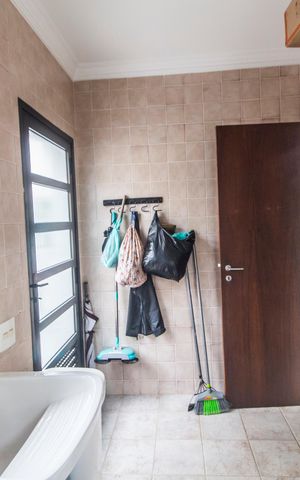 Casa de condomínio à venda com 426m², 5 quartos e 4 vagas Casa de condomínio à venda com 426m², 5 quartos e 4 vagasÁrea de Serviço