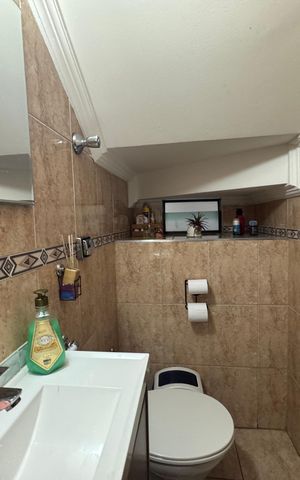 Casa à venda com 200m², 3 quartos e 4 vagas Casa à venda com 200m², 3 quartos e 4 vagasLavabo
