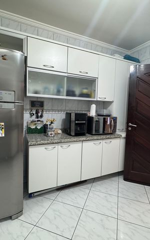 Casa à venda com 200m², 3 quartos e 4 vagas Casa à venda com 200m², 3 quartos e 4 vagasCozinha