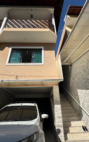 Casa à venda com 200m², 3 quartos e 4 vagas Casa à venda com 200m², 3 quartos e 4 vagasGaragem