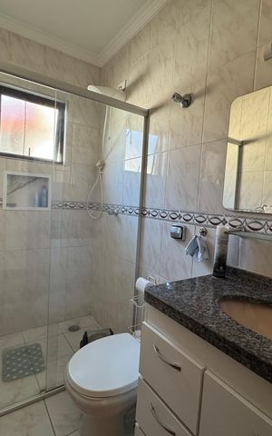 Casa à venda com 200m², 3 quartos e 4 vagas Casa à venda com 200m², 3 quartos e 4 vagasBanheiro 2