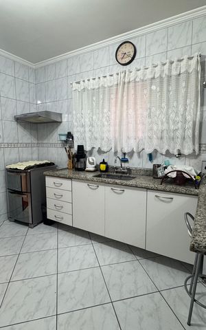 Casa à venda com 200m², 3 quartos e 4 vagas Casa à venda com 200m², 3 quartos e 4 vagasCozinha
