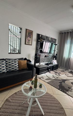 Casa à venda com 200m², 3 quartos e 4 vagas Casa à venda com 200m², 3 quartos e 4 vagasSala