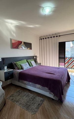 Casa à venda com 200m², 3 quartos e 4 vagas Casa à venda com 200m², 3 quartos e 4 vagasSuíte