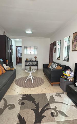 Casa à venda com 200m², 3 quartos e 4 vagas Casa à venda com 200m², 3 quartos e 4 vagasSala
