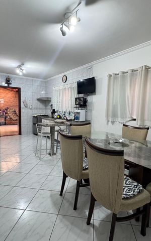 Casa à venda com 200m², 3 quartos e 4 vagas Casa à venda com 200m², 3 quartos e 4 vagasCozinha