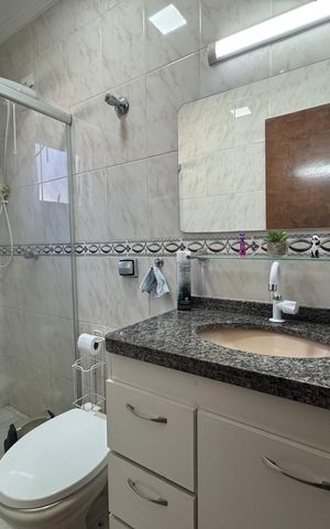 Casa à venda com 200m², 3 quartos e 4 vagas Casa à venda com 200m², 3 quartos e 4 vagasBanheiro 2