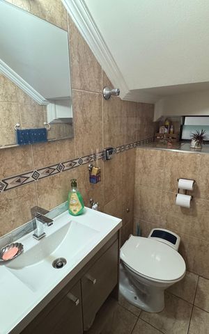 Casa à venda com 200m², 3 quartos e 4 vagas Casa à venda com 200m², 3 quartos e 4 vagasLavabo
