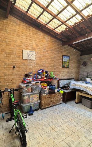 Casa à venda com 200m², 3 quartos e 4 vagas Casa à venda com 200m², 3 quartos e 4 vagasÁrea gourmet