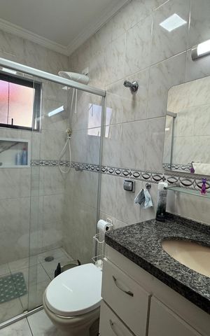 Casa à venda com 200m², 3 quartos e 4 vagas Casa à venda com 200m², 3 quartos e 4 vagasBanheiro 2