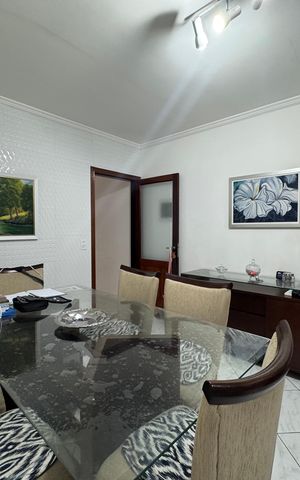 Casa à venda com 200m², 3 quartos e 4 vagas Casa à venda com 200m², 3 quartos e 4 vagasCozinha