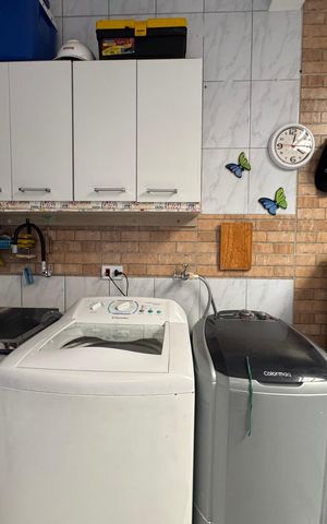 Casa à venda com 200m², 3 quartos e 4 vagas Casa à venda com 200m², 3 quartos e 4 vagasÁrea de Serviço